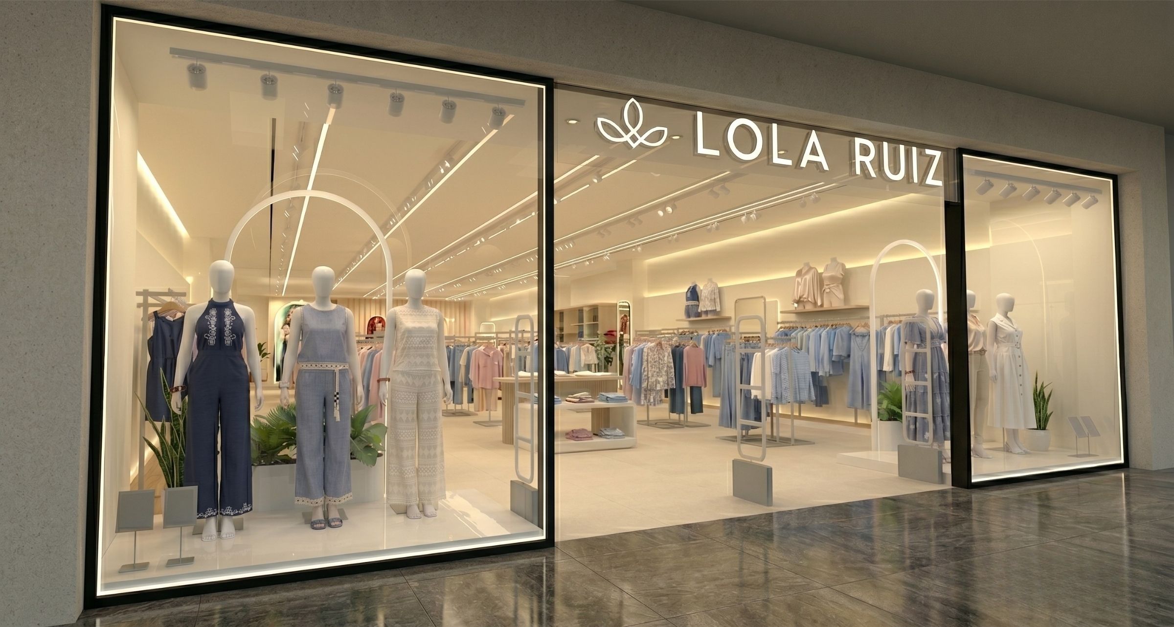 Fachada y escaparate de la tienda de moda mujer Lola Ruiz con maniquíes y nueva colección.