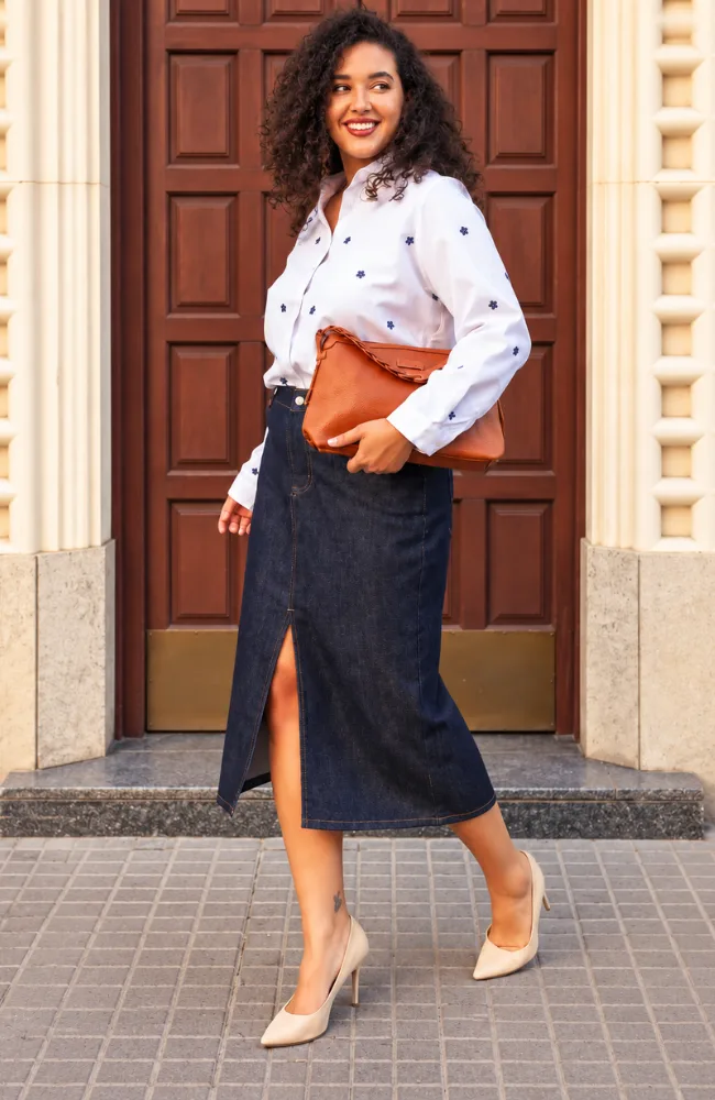 otono-2026-camisa-blanca-falda-vaquera