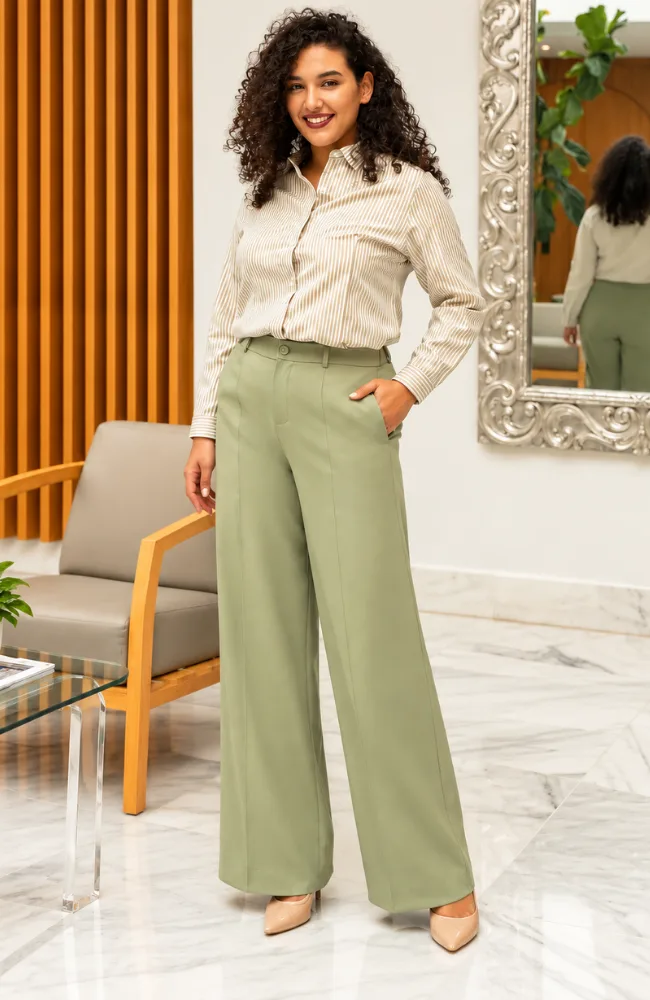 otono-2026-camisa-rayas-pantalon-verde